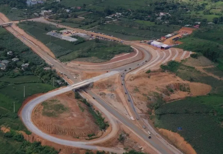 Cận cảnh nút giao đường cao tốc Tuyên Quang - Phú Thọ với đường cao tốc Tuyên Quang - Hà Giang trong ngày khởi công - Ảnh 2. Cận cảnh nút giao đường cao tốc Tuyên Quang - Phú Thọ với đường cao tốc Tuyên Quang - Hà Giang trong ngày khởi công - Ảnh 2.