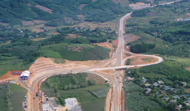Cận cảnh nút giao đường cao tốc Tuyên Quang - Phú Thọ với đường cao tốc Tuyên Quang - Hà Giang trong ngày khởi công - Ảnh 8. Cận cảnh nút giao đường cao tốc Tuyên Quang - Phú Thọ với đường cao tốc Tuyên Quang - Hà Giang trong ngày khởi công - Ảnh 8.
