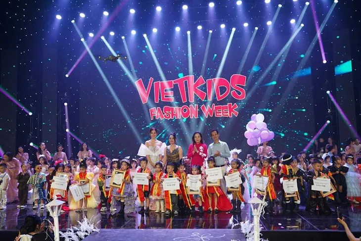Tuần lễ thời trang Vietkids 2023 – Chào mừng ngày Phụ nữ Việt Nam 20/10 - Ảnh 1. Tuần lễ thời trang Vietkids 2023 – Chào mừng ngày Phụ nữ Việt Nam 20/10 - Ảnh 1.