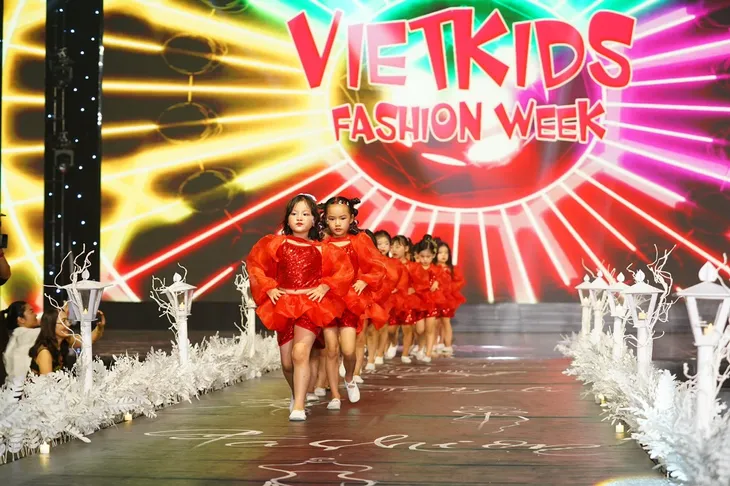Tuần lễ thời trang Vietkids 2023 – Chào mừng ngày Phụ nữ Việt Nam 20/10 - Ảnh 2. Tuần lễ thời trang Vietkids 2023 – Chào mừng ngày Phụ nữ Việt Nam 20/10 - Ảnh 2.