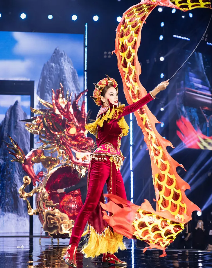 Vũ khúc Thiên Long cùng Lê Hoàng Phương toả sáng tại Hoa hậu Hoà bình quốc tế 2023 - Ảnh 4. Vũ khúc Thiên Long cùng Lê Hoàng Phương toả sáng tại Hoa hậu Hoà bình quốc tế 2023 - Ảnh 4.