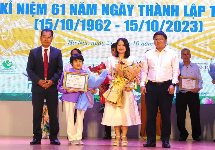 Trao giải cuộc thi viết Vượt lên số phận lần thứ VI - Ảnh 2. Trao giải cuộc thi viết Vượt lên số phận lần thứ VI - Ảnh 2.