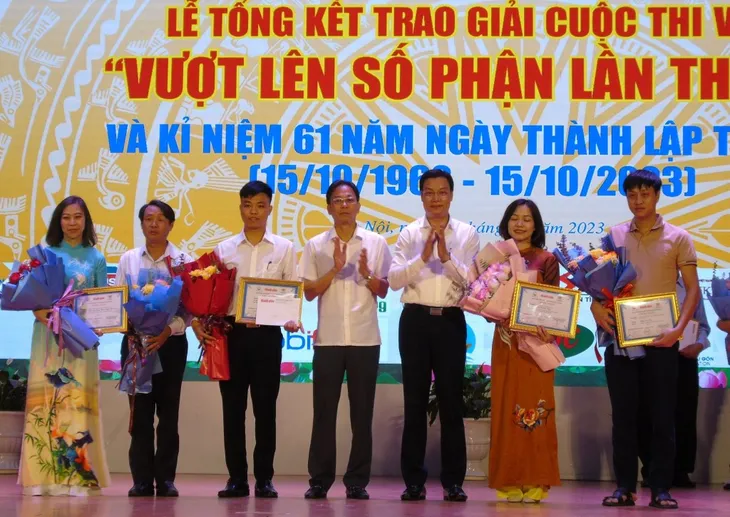Trao giải cuộc thi viết Vượt lên số phận lần thứ VI - Ảnh 3. Trao giải cuộc thi viết Vượt lên số phận lần thứ VI - Ảnh 3.