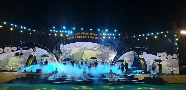 Quảng Ninh: Đậm sắc màu truyền thống các dân tộc trong Lễ hội mùa vàng Bình Liêu - Ảnh 7. Quảng Ninh: Đậm sắc màu truyền thống các dân tộc trong Lễ hội mùa vàng Bình Liêu - Ảnh 7.