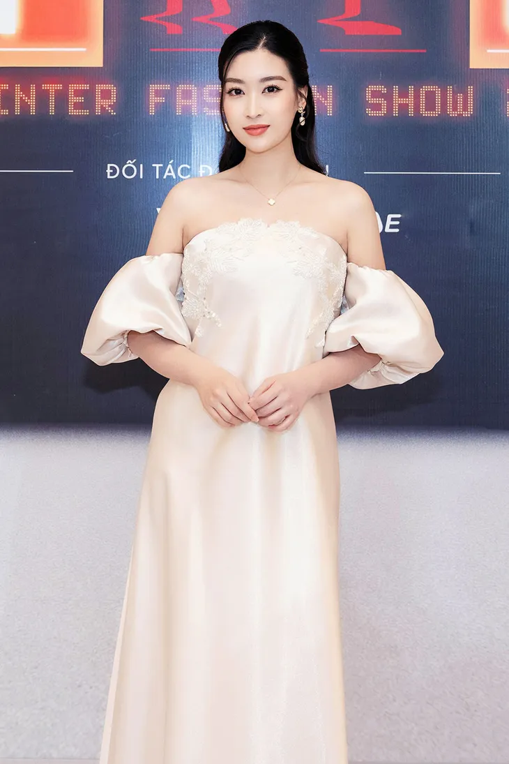 BTV Mai Ngọc hút mọi ánh nhìn, Đỗ Mỹ Linh tái xuất thảm đỏ sau sinh - Ảnh 3. BTV Mai Ngọc hút mọi ánh nhìn, Đỗ Mỹ Linh tái xuất thảm đỏ sau sinh - Ảnh 3.