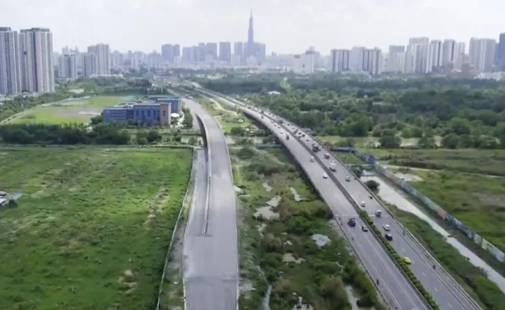 Cấm xe giường nằm vào đường song hành cao tốc TP Hồ Chí Minh - Long Thành - Dầu Giây - Ảnh 1. Cấm xe giường nằm vào đường song hành cao tốc TP Hồ Chí Minh - Long Thành - Dầu Giây - Ảnh 1.