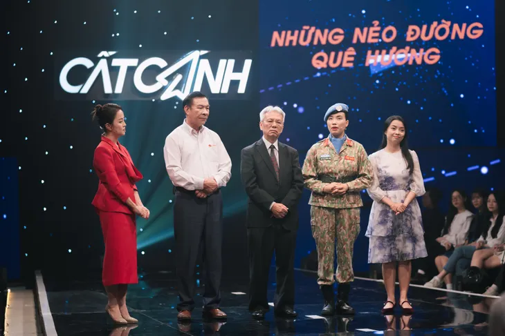 Cất cánh tháng 10: Những con người luôn nặng lòng với quê hương - Ảnh 1. Cất cánh tháng 10: Những con người luôn nặng lòng với quê hương - Ảnh 1.