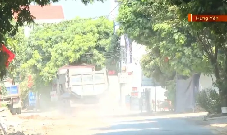 Xe tải nặng gây mất an toàn giao thông - Ảnh 1. Xe tải nặng gây mất an toàn giao thông - Ảnh 1.