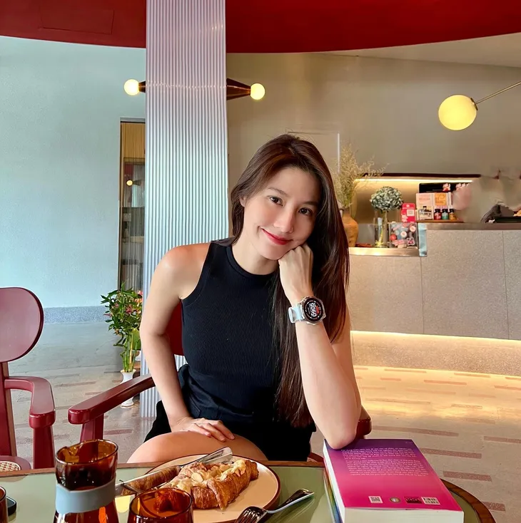 Diễn viên Việt tuần qua: Bình An lộ ảnh hẹn hò đầu tiên, Mạnh Trường tái ngộ Huyền Lizzie - Ảnh 16. Diễn viên Việt tuần qua: Bình An lộ ảnh hẹn hò đầu tiên, Mạnh Trường tái ngộ Huyền Lizzie - Ảnh 16.
