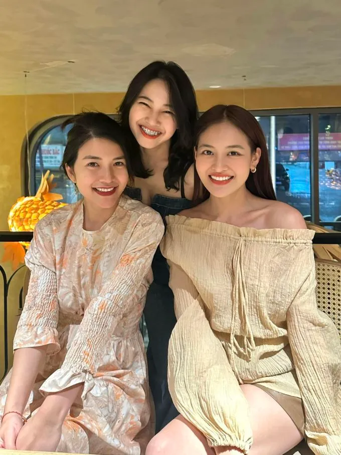 Ba nữ chính của phim Bộ tứ 10A8 hội ngộ, Bình Anh - Phương Nga kỷ niệm ngày cưới - Ảnh 1. Ba nữ chính của phim Bộ tứ 10A8 hội ngộ, Bình Anh - Phương Nga kỷ niệm ngày cưới - Ảnh 1.