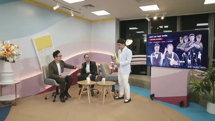 Đạt điên Đỗ Duy Nam nhịn cười hóa thân thành A Rể nát rượu - Ảnh 1. Đạt điên Đỗ Duy Nam nhịn cười hóa thân thành A Rể nát rượu - Ảnh 1.