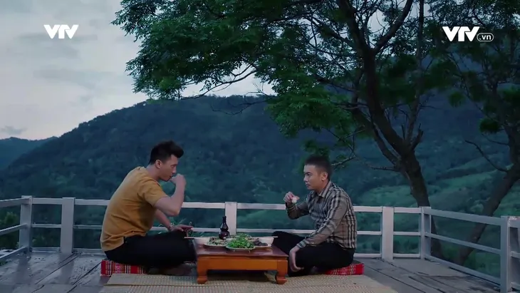 Cuộc chiến không giới tuyến - Tập 29: Bị tội phạm ma túy uy hiếp, trạm trưởng Văn khai hết sự thật cầu xin Trung cứu - Ảnh 1. Cuộc chiến không giới tuyến - Tập 29: Bị tội phạm ma túy uy hiếp, trạm trưởng Văn khai hết sự thật cầu xin Trung cứu - Ảnh 1.
