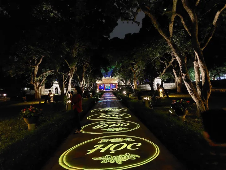 Hà Nội: Thử nghiệm tour đêm Văn Miếu - Quốc Tử Giám - Ảnh 1. Hà Nội: Thử nghiệm tour đêm Văn Miếu - Quốc Tử Giám - Ảnh 1.
