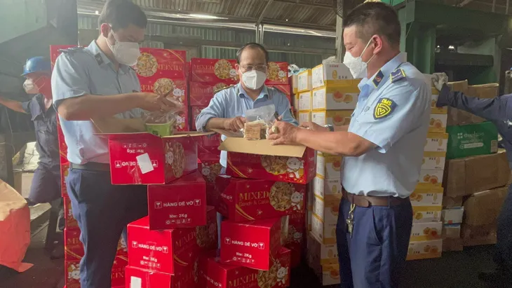 TP Hồ Chí Minh: Nộp ngân sách hơn 73 tỷ đồng từ xử phạt hàng hoá vi phạm - Ảnh 1. TP Hồ Chí Minh: Nộp ngân sách hơn 73 tỷ đồng từ xử phạt hàng hoá vi phạm - Ảnh 1.