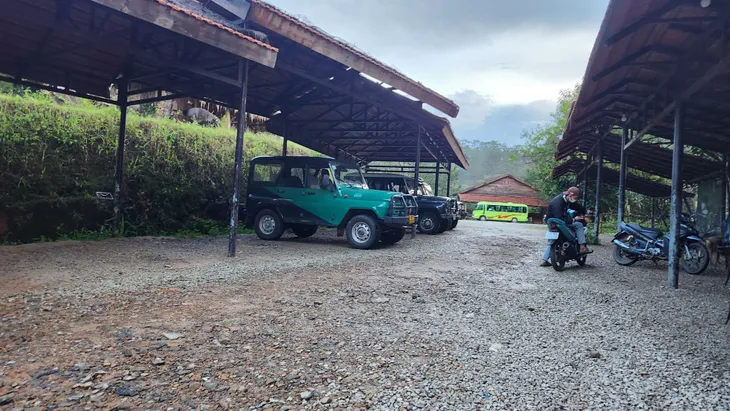 Lũ quét cuốn lật xe jeep ở Lâm Đồng, 4 người chết và mất tích - Ảnh 1. Lũ quét cuốn lật xe jeep ở Lâm Đồng, 4 người chết và mất tích - Ảnh 1.