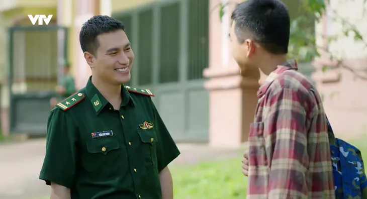 Cuộc chiến không giới tuyến - Tập 31: Không thuyết phục được bà nội cho đi lính, Hiếu cầu cứu Trung - Ảnh 26. Cuộc chiến không giới tuyến - Tập 31: Không thuyết phục được bà nội cho đi lính, Hiếu cầu cứu Trung - Ảnh 26.