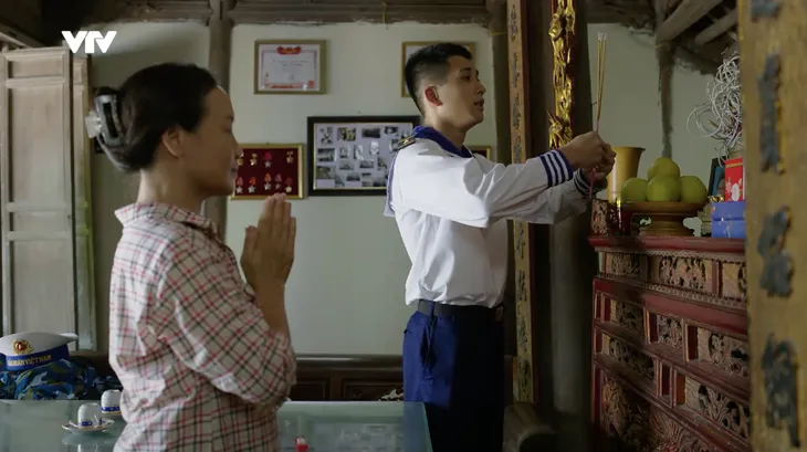 Cuộc chiến không giới tuyến - Tập 31: Không thuyết phục được bà nội cho đi lính, Hiếu cầu cứu Trung - Ảnh 6. Cuộc chiến không giới tuyến - Tập 31: Không thuyết phục được bà nội cho đi lính, Hiếu cầu cứu Trung - Ảnh 6.