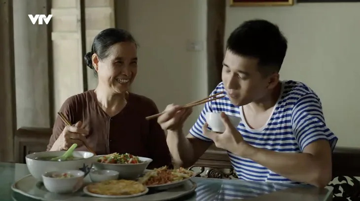 Cuộc chiến không giới tuyến - Tập 31: Không thuyết phục được bà nội cho đi lính, Hiếu cầu cứu Trung - Ảnh 8. Cuộc chiến không giới tuyến - Tập 31: Không thuyết phục được bà nội cho đi lính, Hiếu cầu cứu Trung - Ảnh 8.
