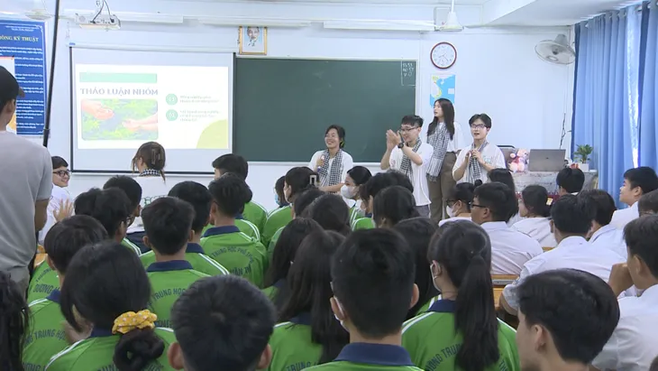 Đội xuất sắc nhất khu vực miền Nam vào Chung kết Sinh viên thế hệ mới - Ảnh 2. Đội xuất sắc nhất khu vực miền Nam vào Chung kết Sinh viên thế hệ mới - Ảnh 2.