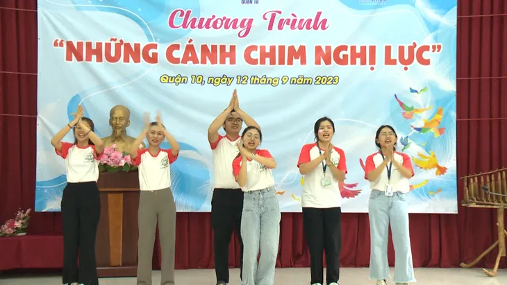 Đội xuất sắc nhất khu vực miền Nam vào Chung kết Sinh viên thế hệ mới - Ảnh 3. Đội xuất sắc nhất khu vực miền Nam vào Chung kết Sinh viên thế hệ mới - Ảnh 3.