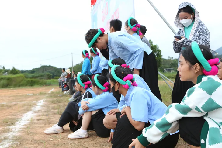 Độc đáo tình yêu bóng đá của phụ nữ ở Bình Liêu tỉnh Quảng Ninh - Ảnh 2. Độc đáo tình yêu bóng đá của phụ nữ ở Bình Liêu tỉnh Quảng Ninh - Ảnh 2.