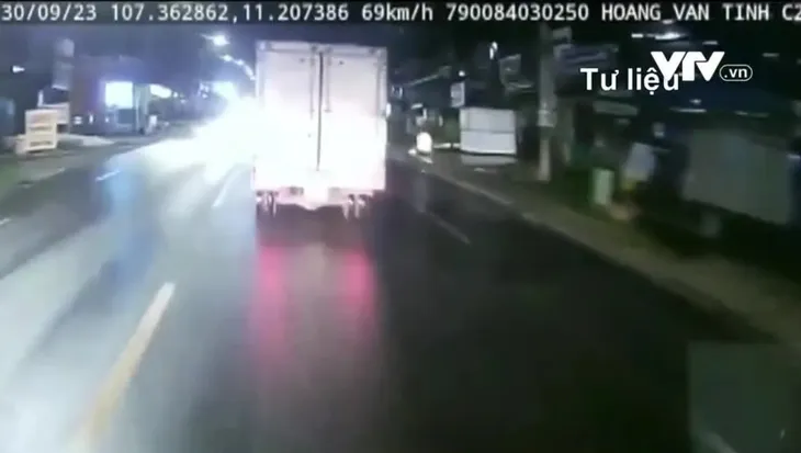 Tìm chủ xe khách có 5 hành khách gặp nạn - Ảnh 1. Tìm chủ xe khách có 5 hành khách gặp nạn - Ảnh 1.