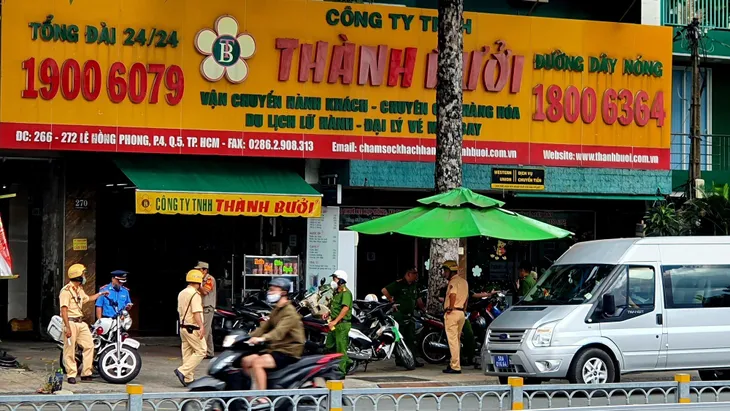 Nhà xe Thành Bưởi lập bến bãi trái phép, có dấu hiệu trốn nộp thuế, phí - Ảnh 5. Nhà xe Thành Bưởi lập bến bãi trái phép, có dấu hiệu trốn nộp thuế, phí - Ảnh 5.