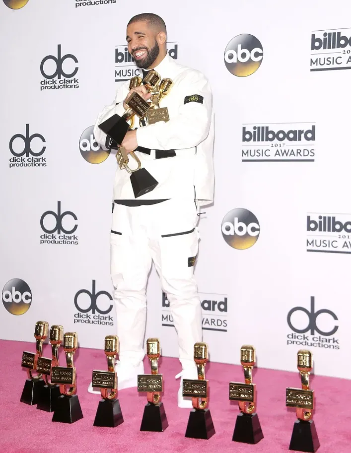 Billboard Music Awards 2023: Taylor Swift dẫn đầu với 20 đề cử - Ảnh 2. Billboard Music Awards 2023: Taylor Swift dẫn đầu với 20 đề cử - Ảnh 2.