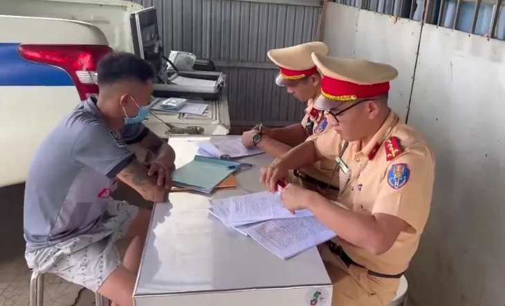 Đắk Nông: Nhiều lái xe đường dài dương tính với ma túy - Ảnh 1. Đắk Nông: Nhiều lái xe đường dài dương tính với ma túy - Ảnh 1.