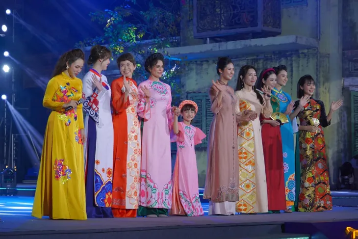 Khai mạc Lễ hội Áo dài Du lịch Hà Nội 2023: Phát triển du lịch gắn liền bảo tồn giá trị văn hóa truyền thống - Ảnh 15. Khai mạc Lễ hội Áo dài Du lịch Hà Nội 2023: Phát triển du lịch gắn liền bảo tồn giá trị văn hóa truyền thống - Ảnh 15.