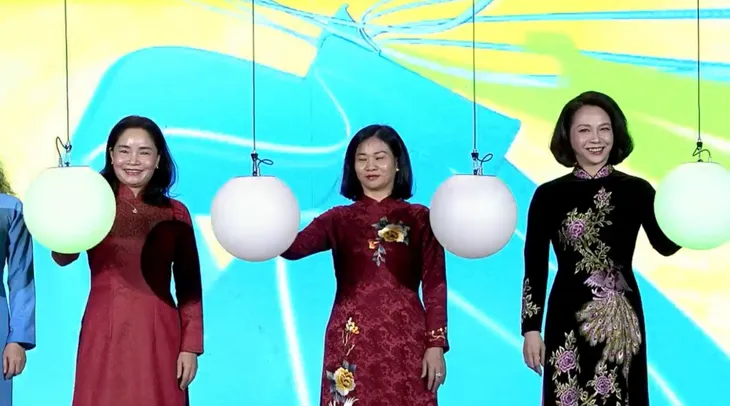 Khai mạc Lễ hội Áo dài Du lịch Hà Nội 2023: Phát triển du lịch gắn liền bảo tồn giá trị văn hóa truyền thống - Ảnh 7. Khai mạc Lễ hội Áo dài Du lịch Hà Nội 2023: Phát triển du lịch gắn liền bảo tồn giá trị văn hóa truyền thống - Ảnh 7.
