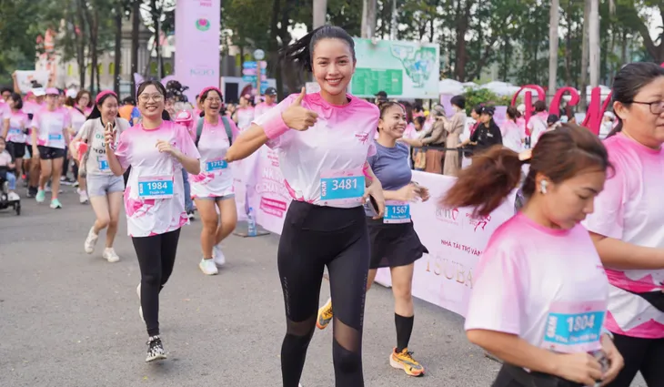 TP Hồ Chí Minh: Hơn 5.000 người chạy tiếp sức bệnh nhân ung thư - Ảnh 4. TP Hồ Chí Minh: Hơn 5.000 người chạy tiếp sức bệnh nhân ung thư - Ảnh 4.