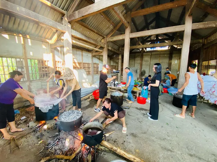 Double2T dựng rạp khao cả làng hậu giành giải Quán quân Rap Việt - Ảnh 4. Double2T dựng rạp khao cả làng hậu giành giải Quán quân Rap Việt - Ảnh 4.