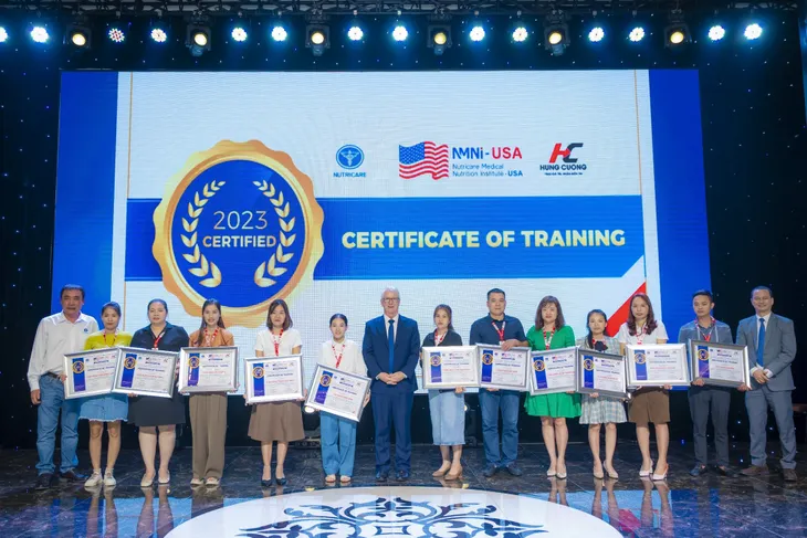 Nutricare tiếp tục nằm trong Top 10 công ty uy tín ngành thực phẩm - đồ uống - Ảnh 4. Nutricare tiếp tục nằm trong Top 10 công ty uy tín ngành thực phẩm - đồ uống - Ảnh 4.