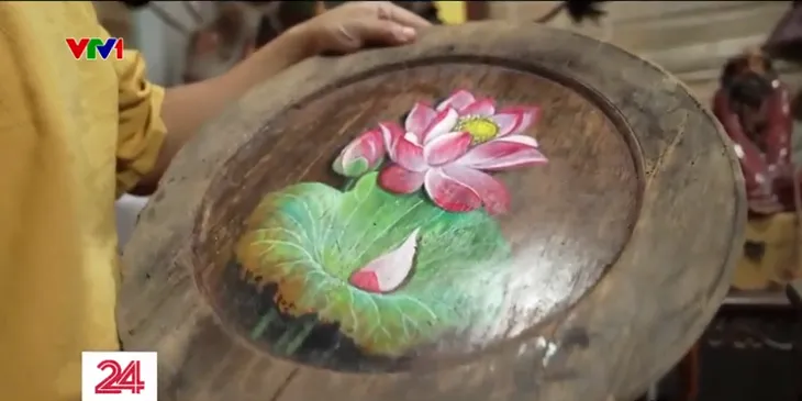 Họa sĩ “thổi hồn” cho mâm gỗ cổ - Ảnh 6. Họa sĩ “thổi hồn” cho mâm gỗ cổ - Ảnh 6.