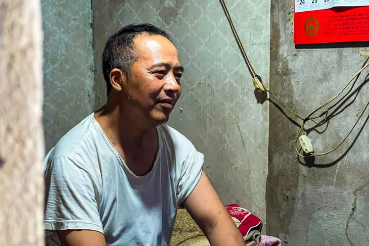 Khu trọ xập xệ, người lao động lo lắng dịch sốt xuất huyết hoành hành - Ảnh 2. Khu trọ xập xệ, người lao động lo lắng dịch sốt xuất huyết hoành hành - Ảnh 2.