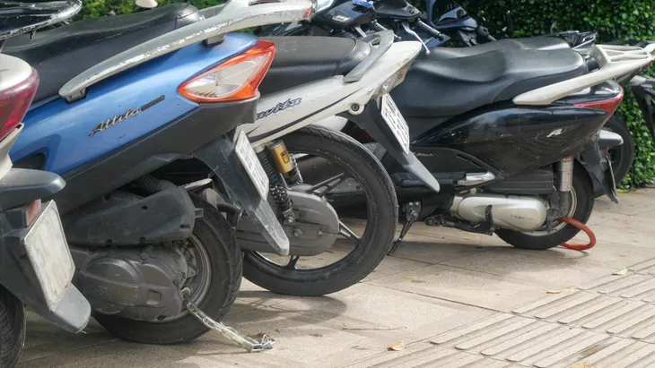 TP Hồ Chí Minh: Người dân loay hoay tìm bãi giữ xe - Ảnh 4. TP Hồ Chí Minh: Người dân loay hoay tìm bãi giữ xe - Ảnh 4.