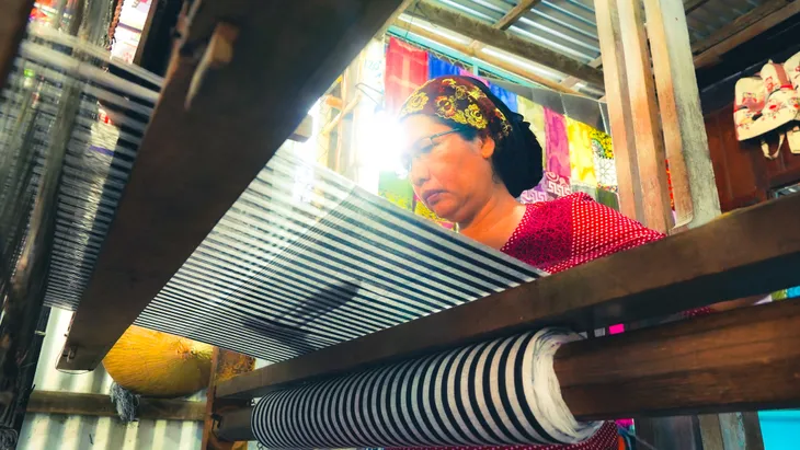 Làng nghề dệt thổ cẩm truyền thống của người Chăm ở An Giang - Ảnh 8.