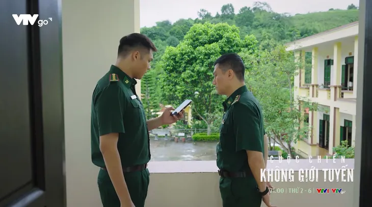 Cuộc chiến không giới tuyến - Tập 17: Trung liên tiếp nhận tin nhắn từ người lạ - Ảnh 2. Cuộc chiến không giới tuyến - Tập 17: Trung liên tiếp nhận tin nhắn từ người lạ - Ảnh 2.
