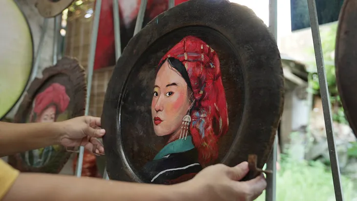 Họa sĩ vẽ tranh trên mâm gỗ và tình yêu với văn hóa truyền thống - Ảnh 8. Họa sĩ vẽ tranh trên mâm gỗ và tình yêu với văn hóa truyền thống - Ảnh 8.
