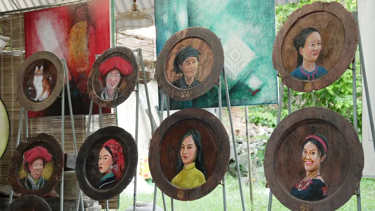Họa sĩ vẽ tranh trên mâm gỗ và tình yêu với văn hóa truyền thống - Ảnh 9. Họa sĩ vẽ tranh trên mâm gỗ và tình yêu với văn hóa truyền thống - Ảnh 9.