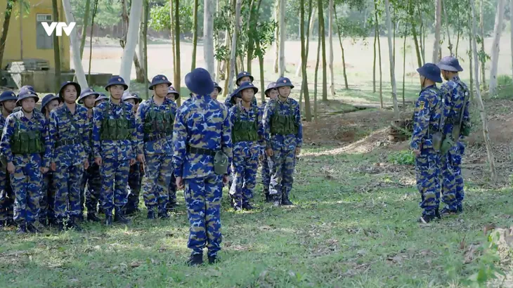 Cuộc chiến không giới tuyến - Tập 17: Một mình vào rừng, Trung suýt gặp nguy hiểm - Ảnh 15. Cuộc chiến không giới tuyến - Tập 17: Một mình vào rừng, Trung suýt gặp nguy hiểm - Ảnh 15.