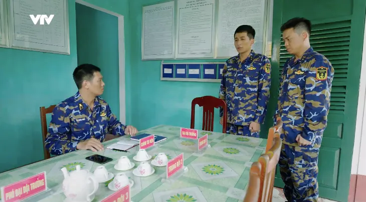 Cuộc chiến không giới tuyến - Tập 17: Một mình vào rừng, Trung suýt gặp nguy hiểm - Ảnh 9. Cuộc chiến không giới tuyến - Tập 17: Một mình vào rừng, Trung suýt gặp nguy hiểm - Ảnh 9.
