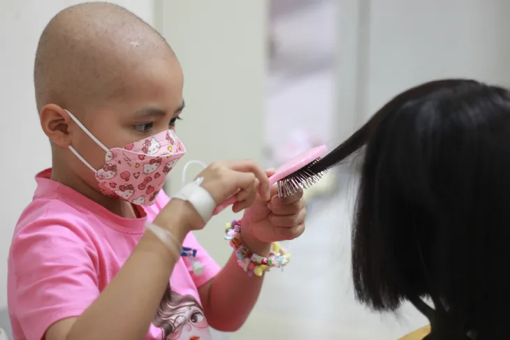 Trạm tóc ước mơ ngày hội hiến tóc cho bệnh nhi ung thư - Ảnh 5. Trạm tóc ước mơ ngày hội hiến tóc cho bệnh nhi ung thư - Ảnh 5.