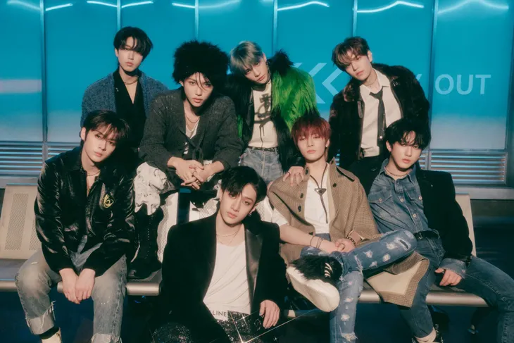 K-Pop xâm chiếm BXH Những album bán chạy nhất tại Mỹ năm 2023 - Ảnh 1. K-Pop xâm chiếm BXH Những album bán chạy nhất tại Mỹ năm 2023 - Ảnh 1.