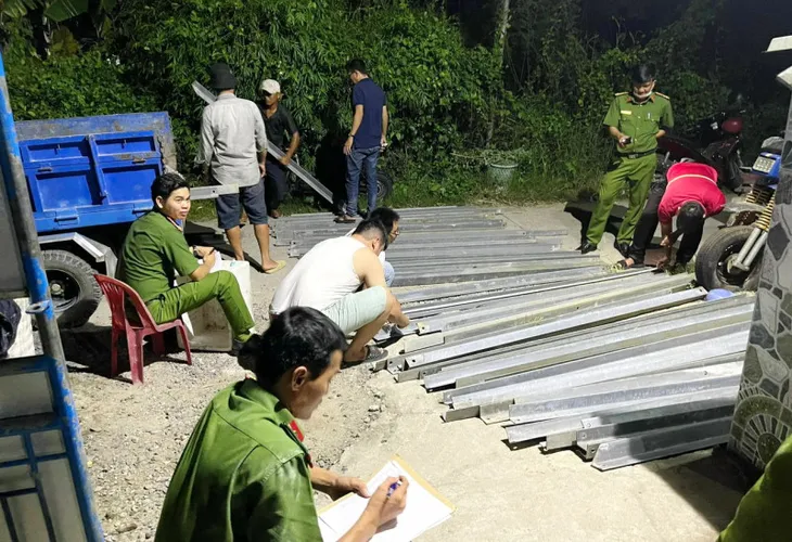 Đã bắt được đối tượng trộm 170 thanh giằng trụ điện cao thế tại Khánh Hòa - Ảnh 3. Đã bắt được đối tượng trộm 170 thanh giằng trụ điện cao thế tại Khánh Hòa - Ảnh 3.