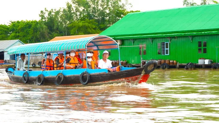 Chiêm ngưỡng làng bè đa sắc màu tại An Giang - Ảnh 9.