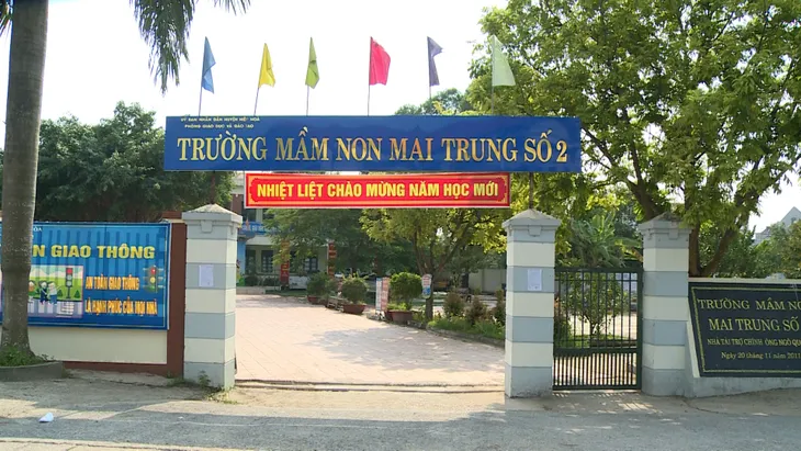 Nhiều phụ huynh cho con nghỉ học để phản đối học xa nhà - Ảnh 7. Nhiều phụ huynh cho con nghỉ học để phản đối học xa nhà - Ảnh 7.