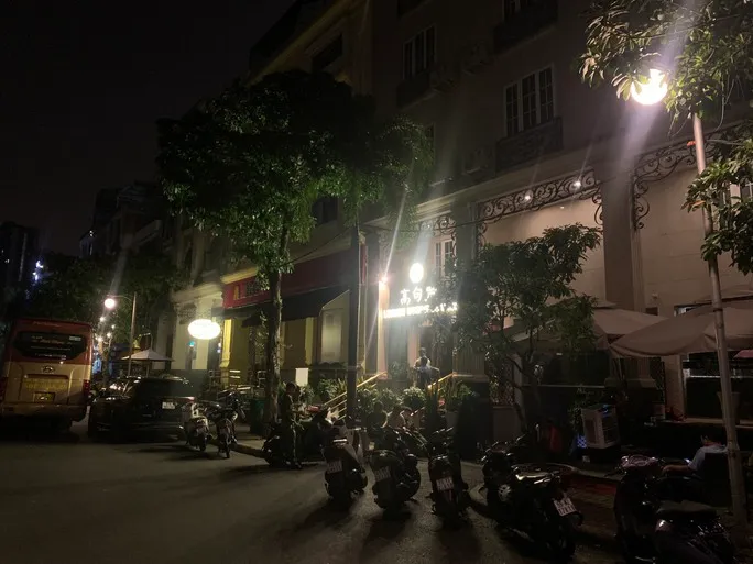 Triệt phá tụ điểm mại dâm cao cấp chuyên phục vụ khách nước ngoài - Ảnh 1. Triệt phá tụ điểm mại dâm cao cấp chuyên phục vụ khách nước ngoài - Ảnh 1.