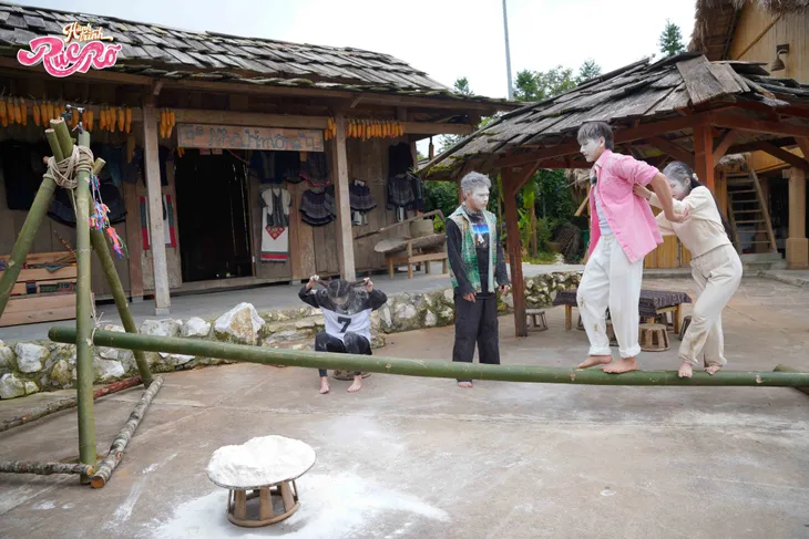 Hành trình rực rỡ: Dương Lâm - Bích Phương gia nhập hội... người hèn - Ảnh 2. Hành trình rực rỡ: Dương Lâm - Bích Phương gia nhập hội... người hèn - Ảnh 2.